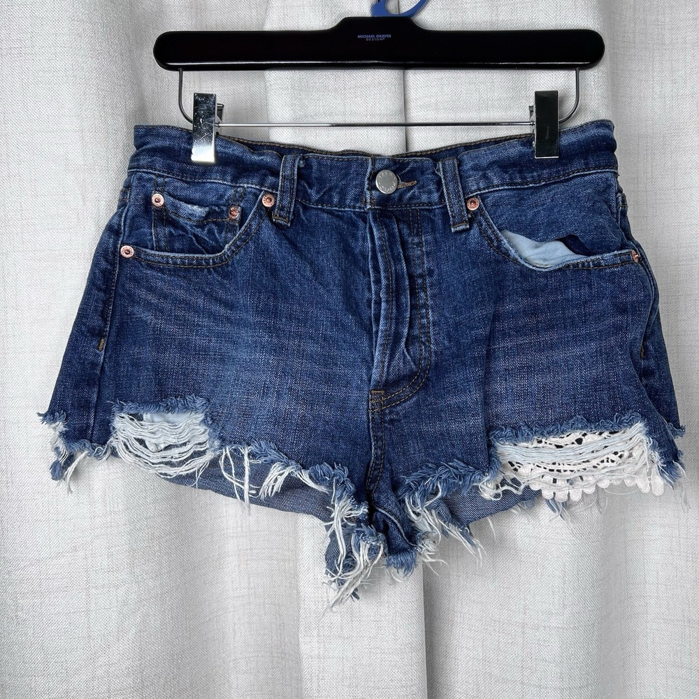We The Free People Blue Daisy Chain Lace Cutoff Frayed Denim Short Distressed 27